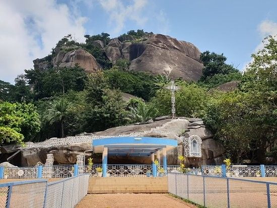 Visite de la grotte mariale de Dassa Bénin