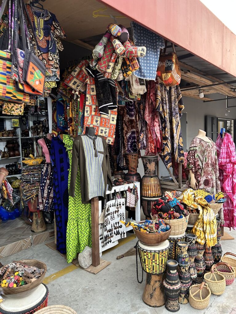 Marché pour acheter les sculptures Idaatcha à Dassa Bénin