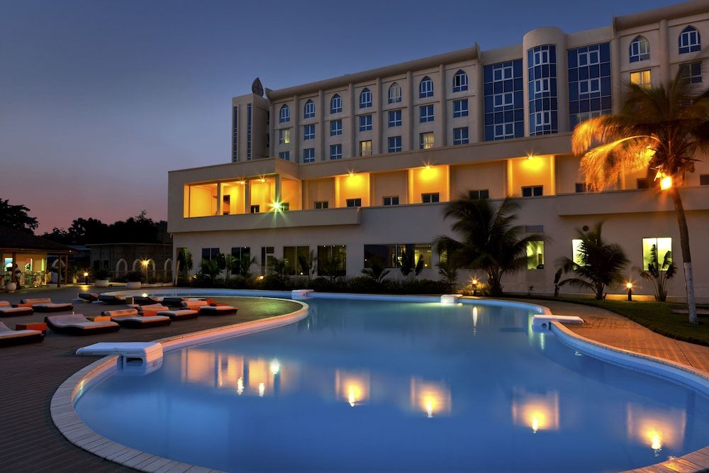 Piscine d’Azalï Hotel Magnifique vue de la piscine d'Azalaï Hotel Cotonou